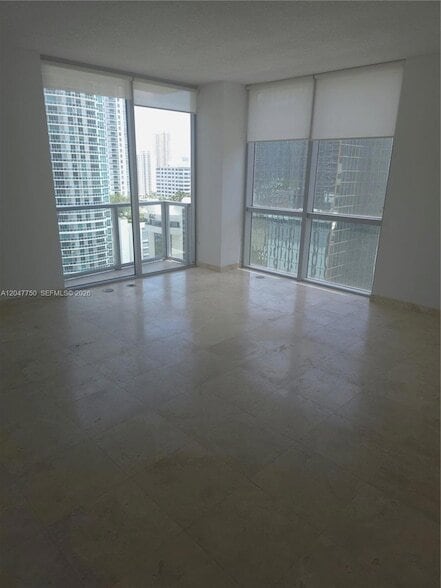Building Photo - 1060 Brickell Ave