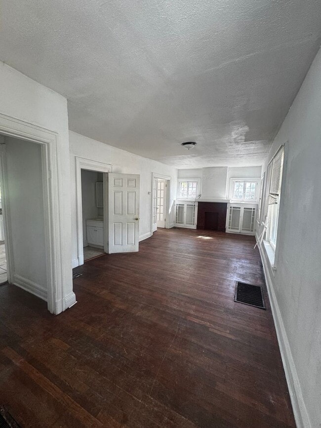 Building Photo - 102 Rockwood Ave