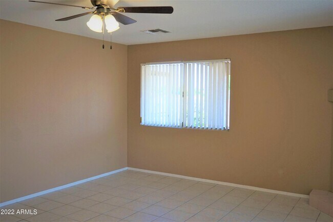 Foto del edificio - 3015 Candlewood Dr
