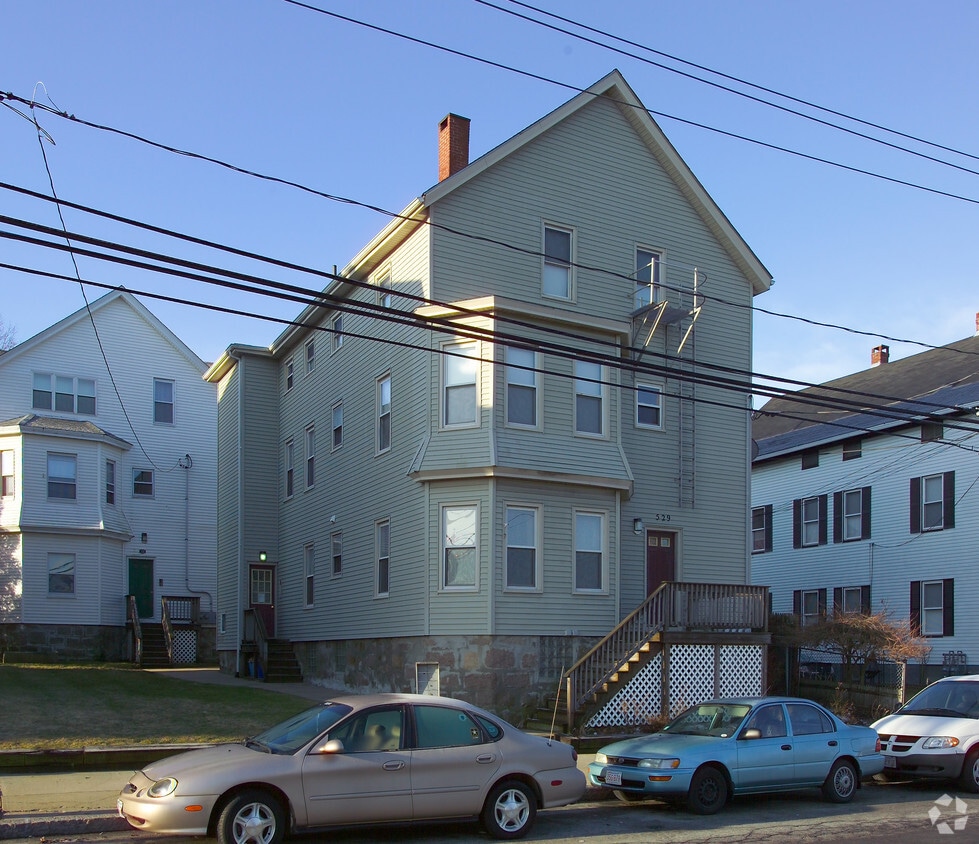 Primary Photo - 529 Middle St