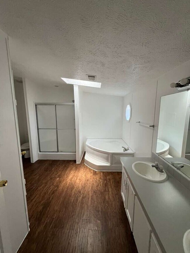 Foto del edificio - Large 4 bedroom 2 bathroom mobile home