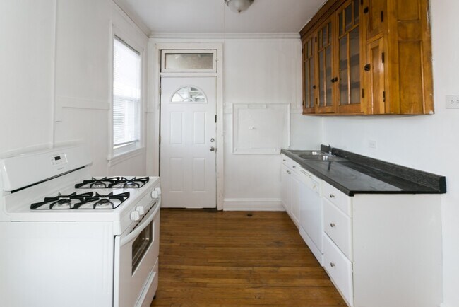 Foto del edificio - 4824 W Addison St