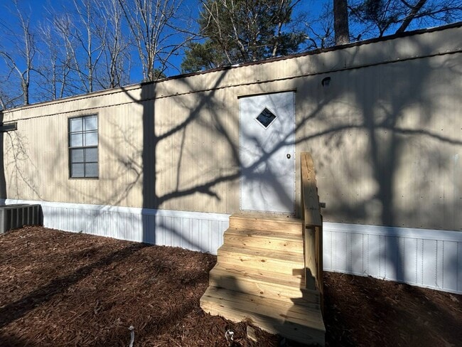 Building Photo - 17 White Oak Village