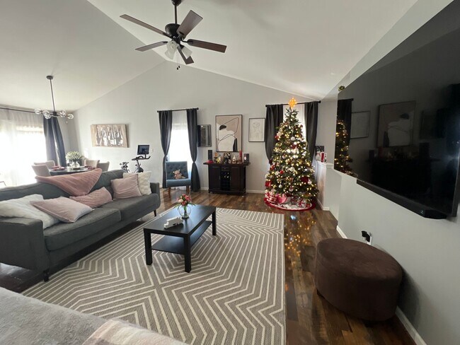 Building Photo - Beautiful Four Bedroom Home in Taylor Hill...