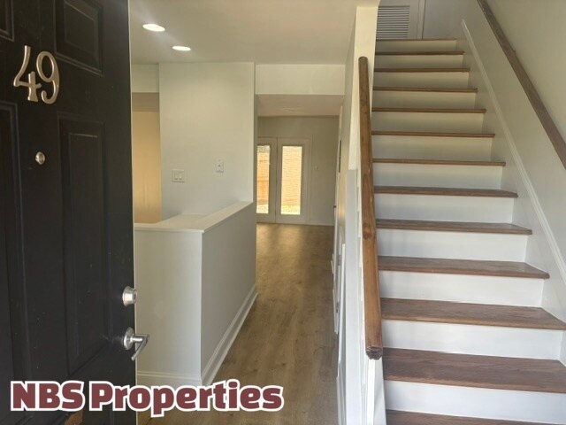 Foto del edificio - 6529 Deane Hill Dr