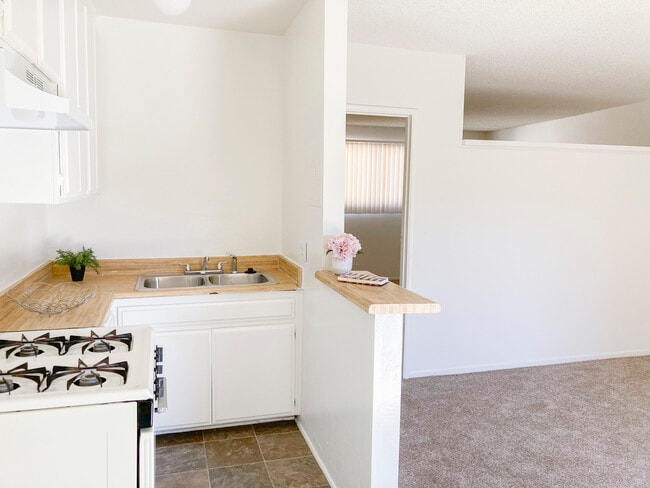 Building Photo - Woodman Court