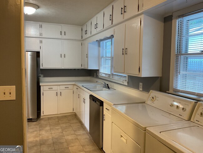 Foto del edificio - 225 Blacks Bluff Rd SW