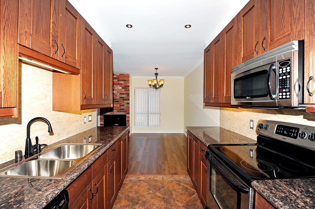 Primary Photo - 1730 Camino Palmero St