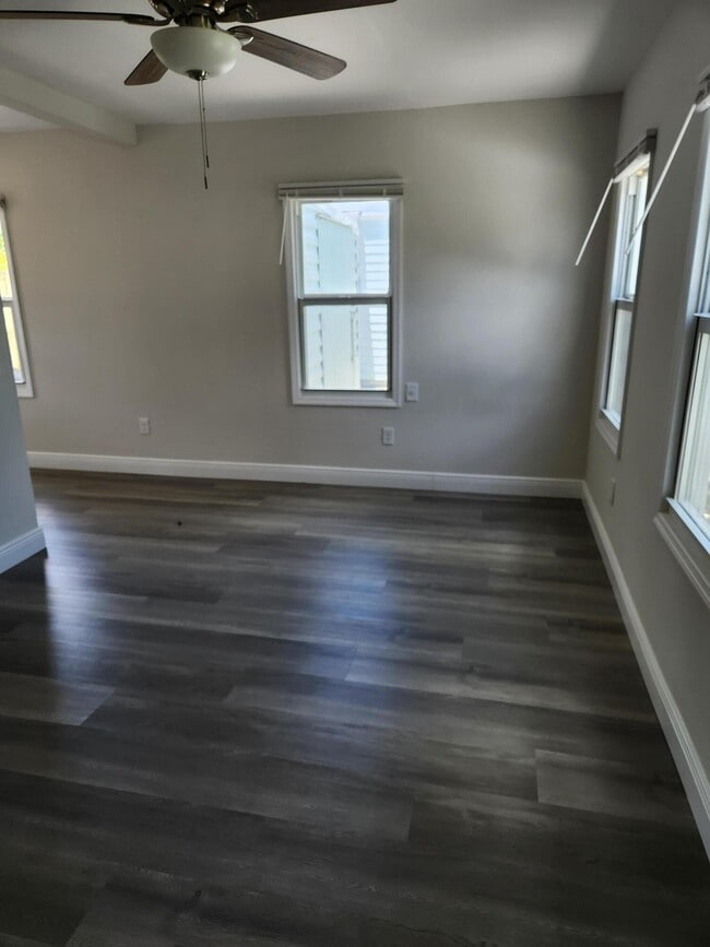 Building Photo - 405 2nd Ave S