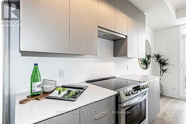 Building Photo - 3058 Sixth Line