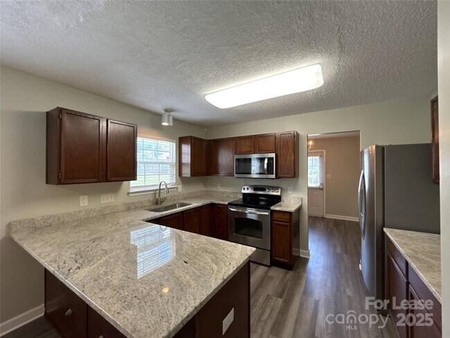 Building Photo - 3006 Longspur Dr