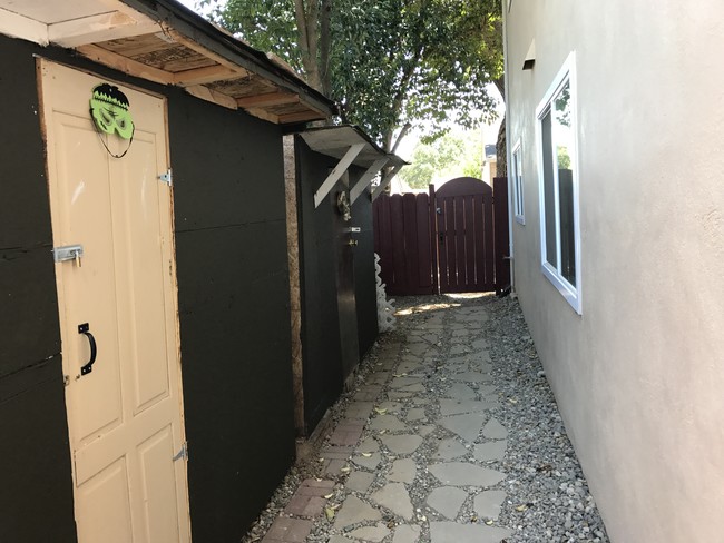 4unit shed - 8001 Church St
