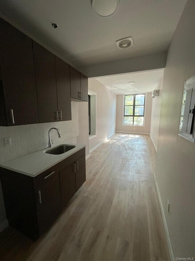 Foto principal - 3612 Bronx Blvd
