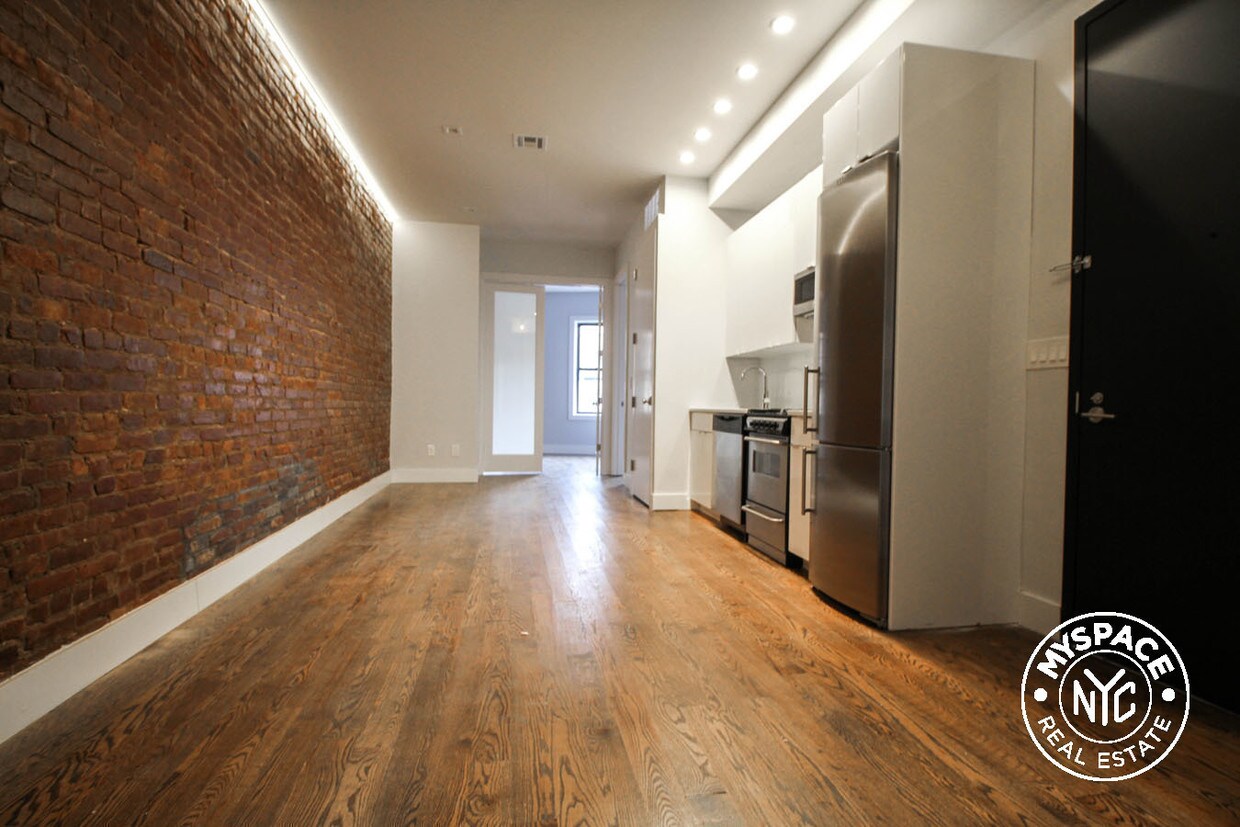 Primary Photo - 58-23 Myrtle Ave