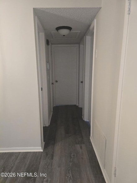 Foto del edificio - 1587 W 30th St