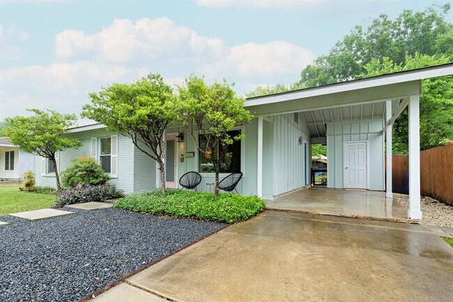 Building Photo - 5210 Waterbrook Dr