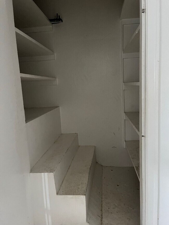 Foto del edificio - Charming Upstairs Apartment