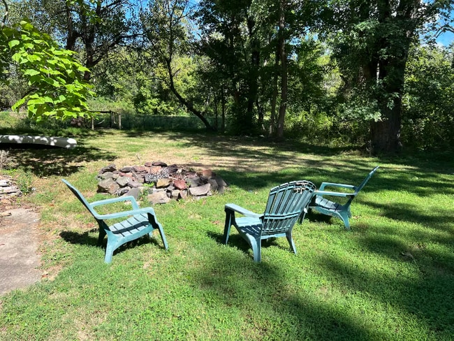 Building Photo - 4867 River Rd