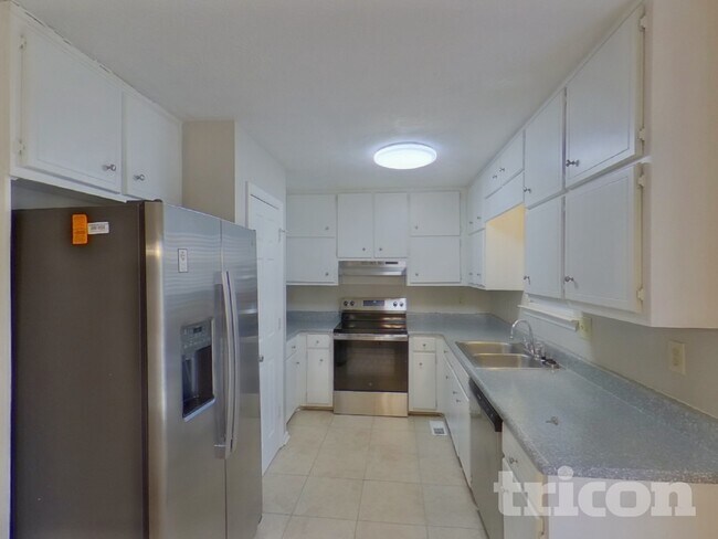 Foto del edificio - 4684 Woodglen Ct