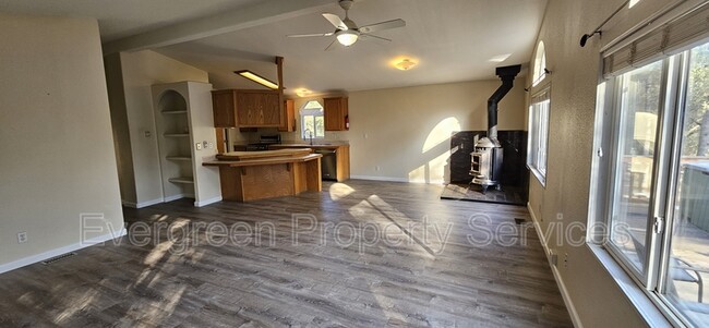 Foto del edificio - 2541 Deer Brush Ln