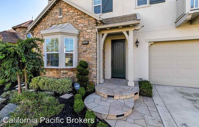 Building Photo - 4 br, 4 bath House - 3293 Griffon Street West