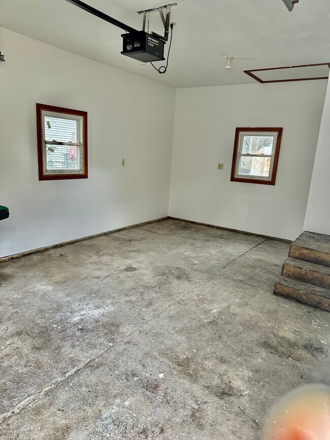 Building Photo - Charming 3 Bedroom 1.5 bath in Portage
