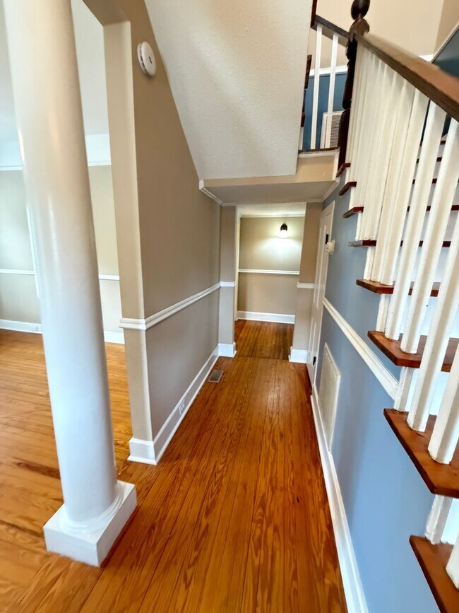 Building Photo - Charming & Spacious 3-Bedroom Home with a Large Fenced Yard!