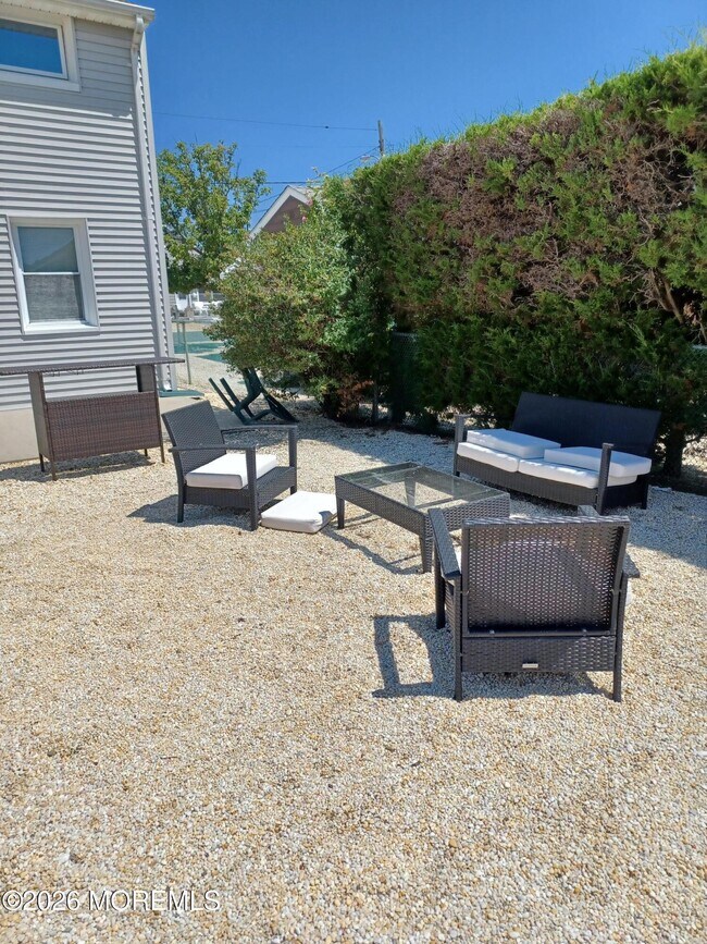 Building Photo - 223 4th Ave