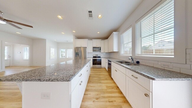 Building Photo - Cute and Fresh 3BR/2BA Cottage in Piper Glen