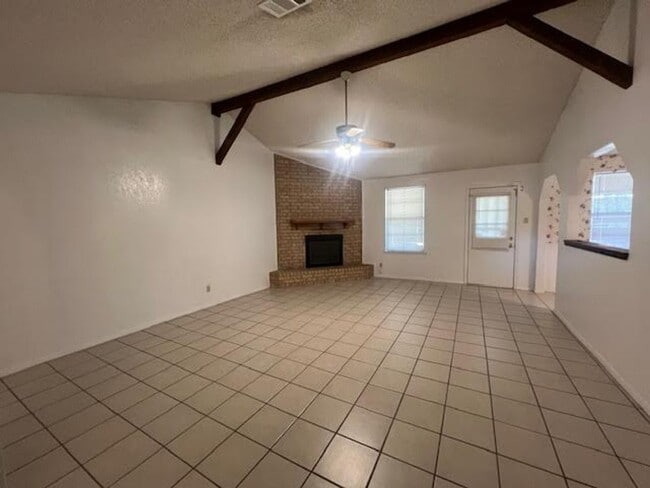 Foto del edificio - Spacious 3/2 in Midway ISD