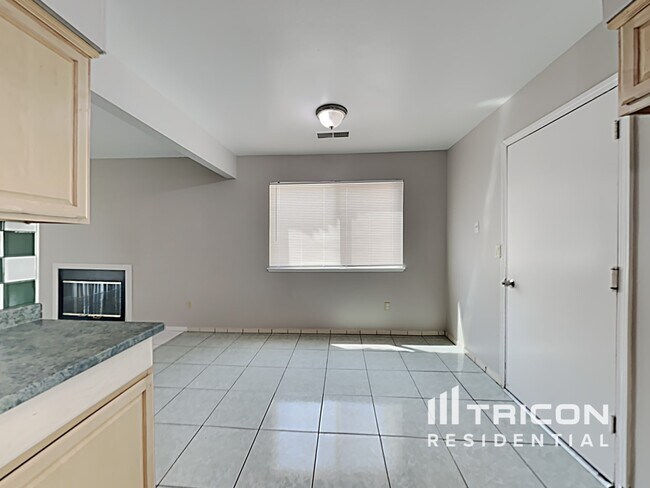 Foto del edificio - 4916 Ebbett Way