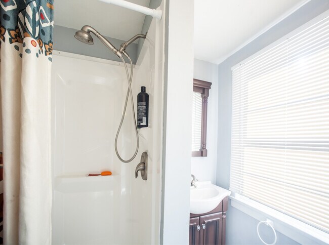 Shower - 202 Greene St