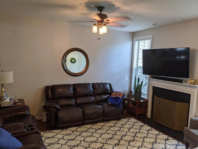 Building Photo - 7123 Sotheby Way