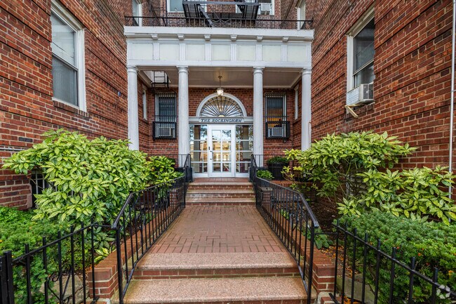 Entrada del edificio - 114-06 Queens Blvd