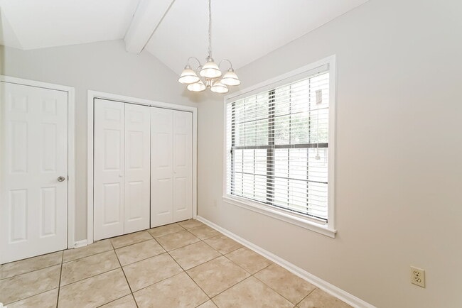 Building Photo - 2694 Lakeside Dr