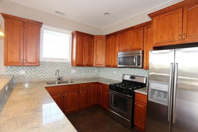 Building Photo - 4006 N Kilbourn Ave