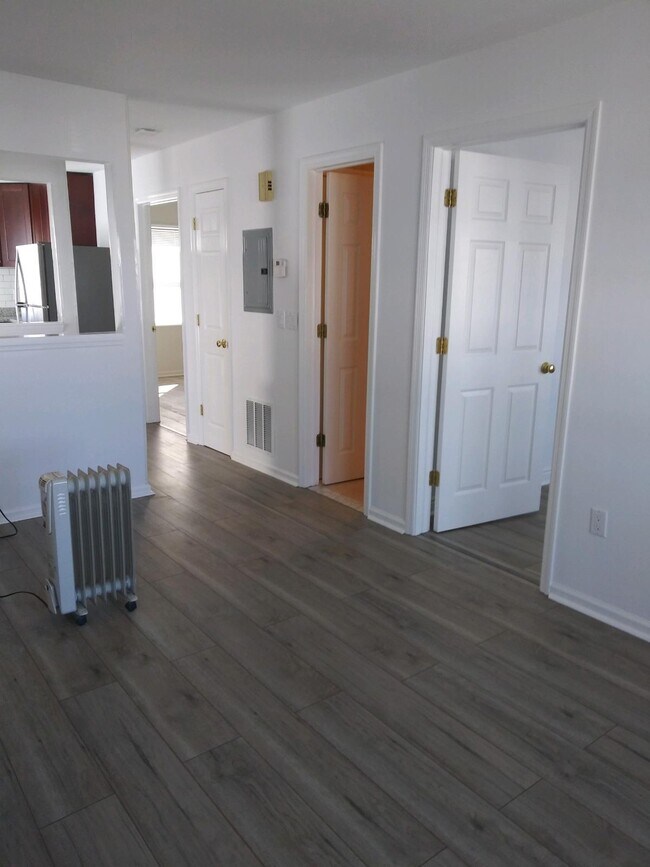 Building Photo - 42 Downes Ave
