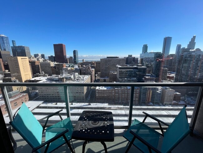 Photo - 611 S Wells St Apartment