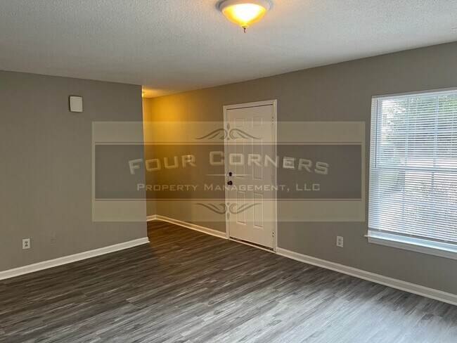 Building Photo - 1009 Fir Place
