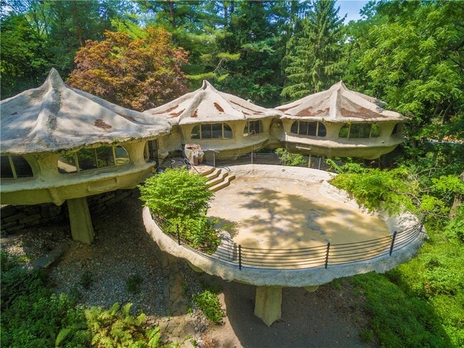 Building Photo - 142 Park Rd