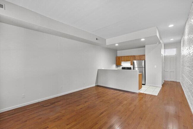 Building Photo - 1708 S Tucker Blvd