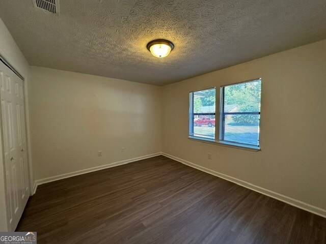 Building Photo - 121 Lake Dr