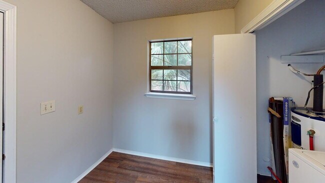 Foto del edificio - Spacious 2-Bedroom Rental Near NAS Pensacola – Ideal Location for Professionals