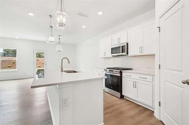 Building Photo - 320 Silverleaf Trl