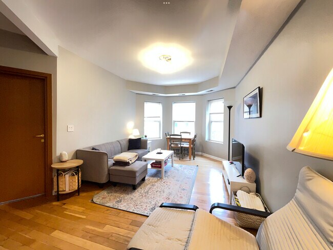 Foto del edificio - 6423 N Greenview Ave
