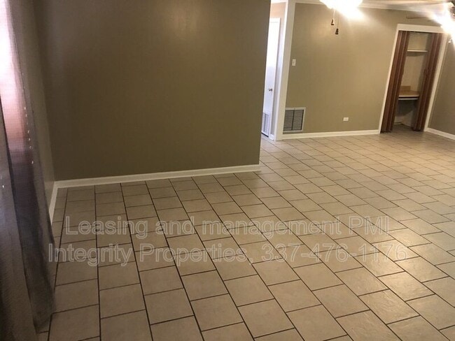 Building Photo - 2809 S Curtis Dr