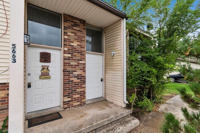 Foto del edificio - Spacious West Valley Duplex