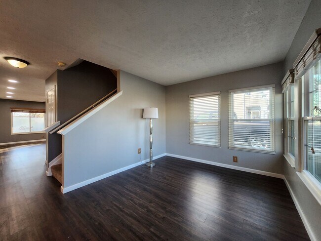 Foto del edificio - Beautiful 2-Story Home in Northmont School District