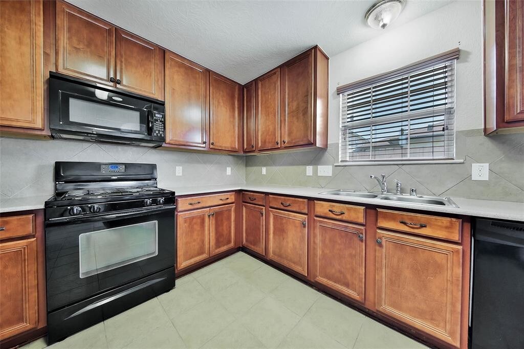 Primary Photo - 2614 Skyview Crest Ct