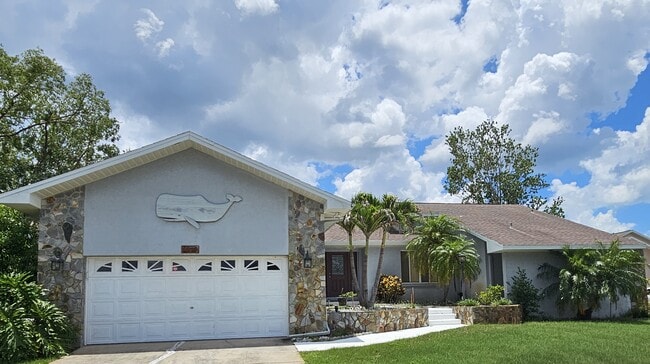 Building Photo - 2210 Bayou Dr